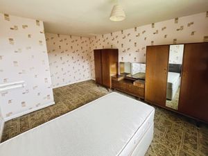 Bedroom- click for photo gallery